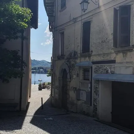 Dietro L'angolo