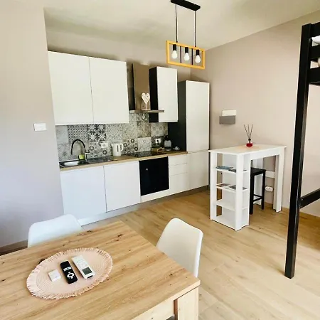 Dietro L'angolo Gozzano